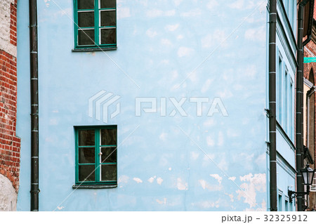 blue facade of old house on street in Riga city 32325912