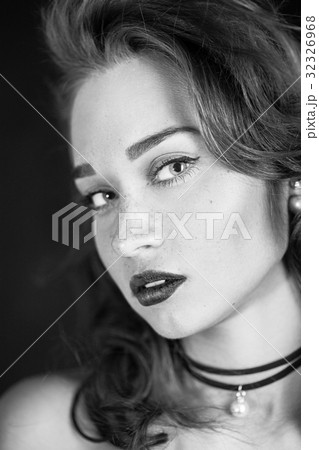 beautiful woman portrait 32326968