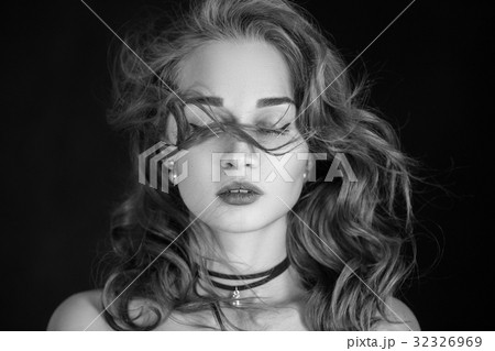 beautiful woman portrait 32326969