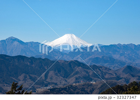 高尾山から小仏城山への登山道 もみじ台から眺望する富士山 2月下旬 高尾山から小仏城山への登山道 もみじ台から眺望する富士山 2月下旬 32327347