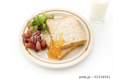 胚芽パン 朝食イメージ 32328301