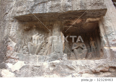 インド紀行 その89 : 感動のアジャンタ石窟寺院 その20 : 古来の石像 その23 インド紀行 その89 : 感動のアジャンタ石窟寺院 その20 : 古来の石像 その23 32328463