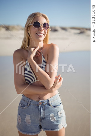 Happy young woman wearing sunglasss at beach Happy young woman wearing sunglasss at beach 32331648