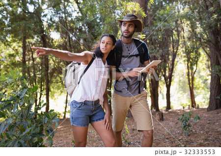 Woman pointing with man holding tablet PC 32333553