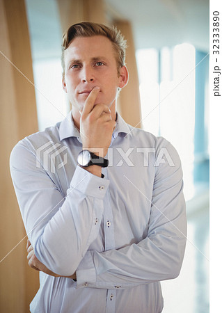 Close-up of thoughtful executive 32333890