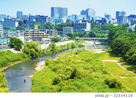 広瀬川と仙台ビル群 32334119