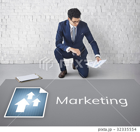 Businessman plan and analysis market growth 32335554
