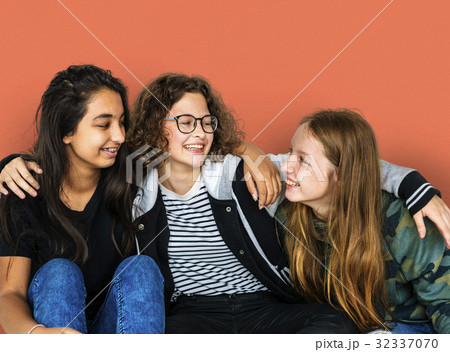 Group of Diverse Young Adult Friendship Together Tutorial 32337070