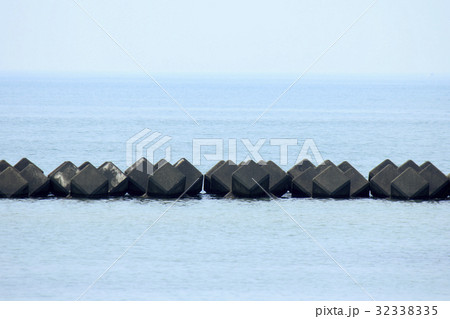 沖合の防波堤 沖合の防波堤 32338335