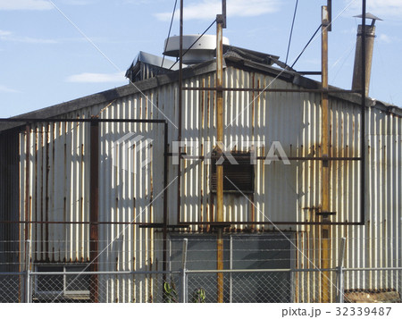 トタン張りの町工場 32339487