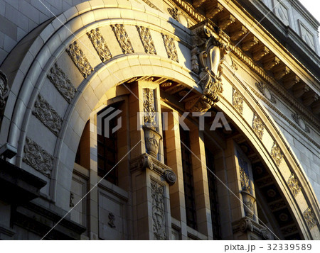 近代建築の面影を残す大阪松竹座 近代建築の面影を残す大阪松竹座 32339589