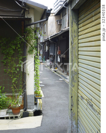 都会の路地 都会の路地 32340338
