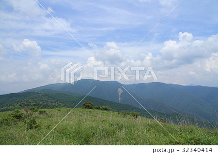 高ボッチ山から鉢伏山を望む 高ボッチ山から鉢伏山を望む 32340414