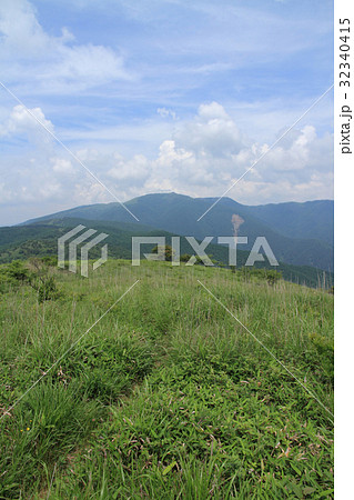 高ボッチ山から鉢伏山を望む 高ボッチ山から鉢伏山を望む 32340415