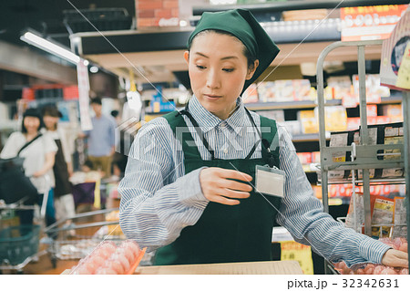 supermarket supermarket 32342631