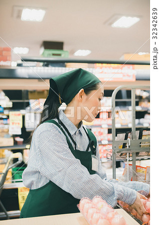 supermarket supermarket 32342639