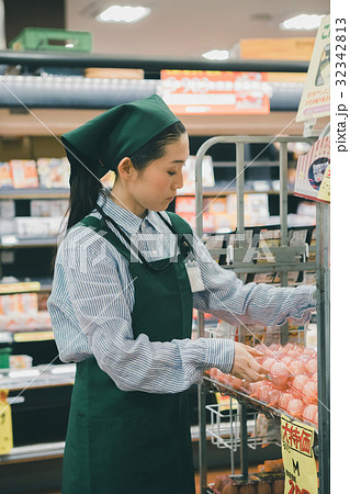 supermarket supermarket 32342813