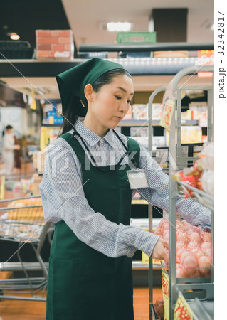 supermarket 32342817