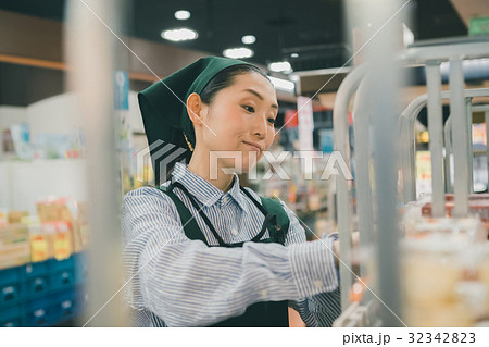 supermarket 32342823
