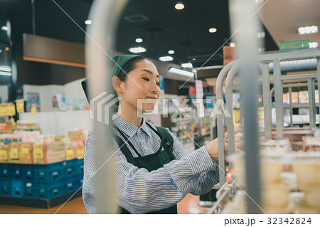 supermarket 32342824