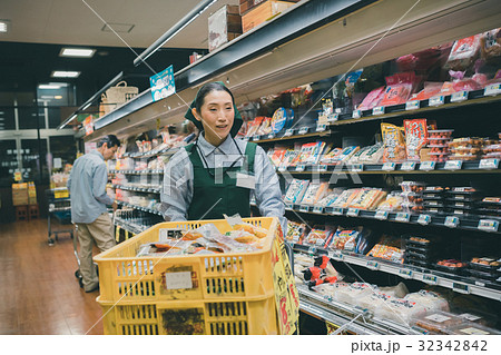 supermarket supermarket 32342842