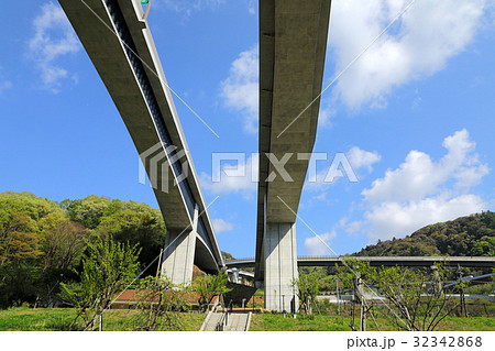 青空に映える圏央道 裏高尾 青空に映える圏央道 裏高尾 32342868