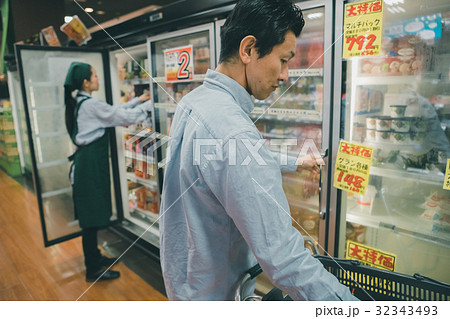 supermarket 32343493