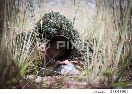 Wildlife photographers work 32343905