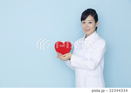 白衣の女性 白衣の女性 32344334