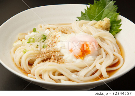 温玉ぶっかけうどん 温玉ぶっかけうどん 32344557