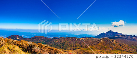 韓国岳より高千穂峰と霧島連山 32344570