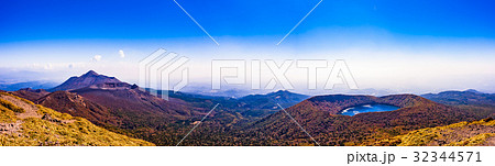 韓国岳より高千穂峰と霧島連山 32344571