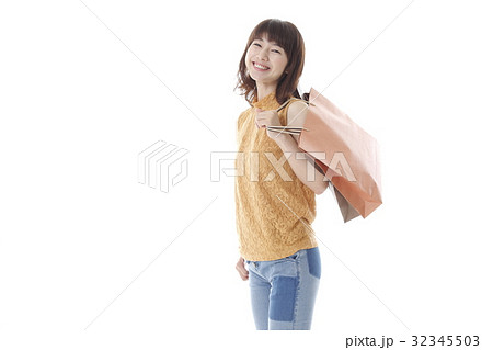 買い物イメージの女性 買い物イメージの女性 32345503