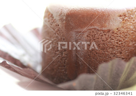 一口サイズのチーズチョコレートスフレケーキ 32346341