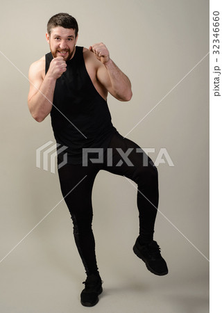 fighter standing in a fighting defensive stand  32346660