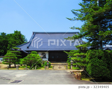 岡山県津山市にある臨済宗妙心寺派の寺院「本源寺」：津山藩主森家の菩提寺の本堂 32349405