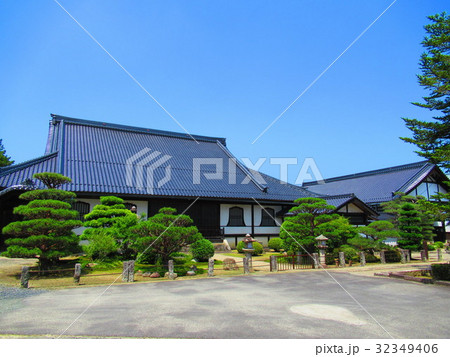 岡山県津山市にある臨済宗妙心寺派の寺院「本源寺」:津山藩主森家の菩提寺の本堂 岡山県津山市にある臨済宗妙心寺派の寺院「本源寺」:津山藩主森家の菩提寺の本堂 32349406