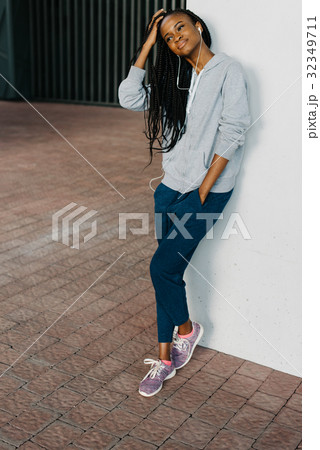 Full-length view of the afro-american teenager Full-length view of the afro-american teenager 32349711
