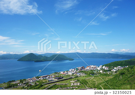 洞爺湖と温泉街 32350025