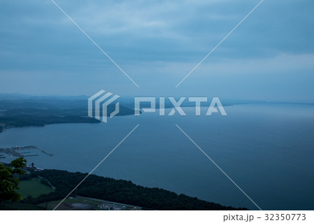 日没前のサロマ湖 32350773