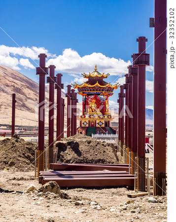 Under construction of buddha image 32352102