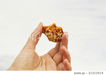 Amber in hand with a clear reflection of the palm Amber in hand with a clear reflection of the palm 32353014