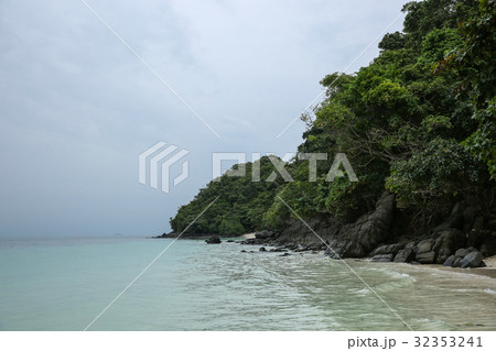 Sandy yellow beach.  32353241