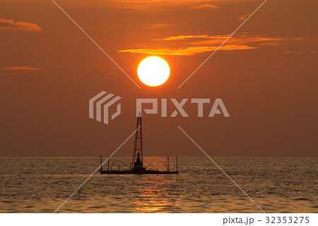 Sunset in Kota Kinabalu, Sabah, Malaysia 32353275