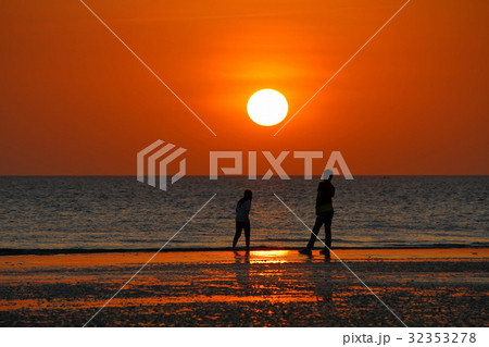 Sunset in Kota Kinabalu, Sabah, Malaysia 32353278