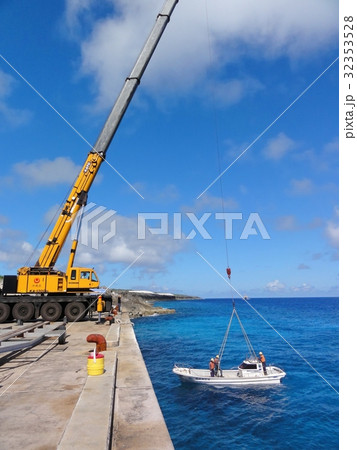 大東島名物　クレーン上陸 32353528