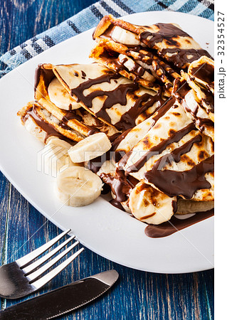 Crepes with banana and chocolate cream Crepes with banana and chocolate cream 32354527