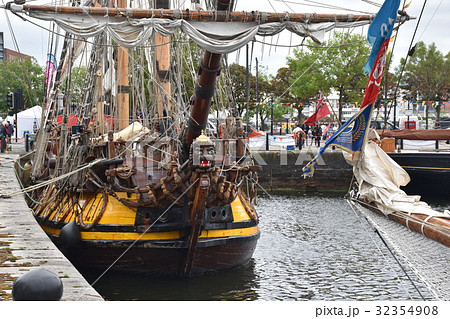 アルバートドックの舟 32354908