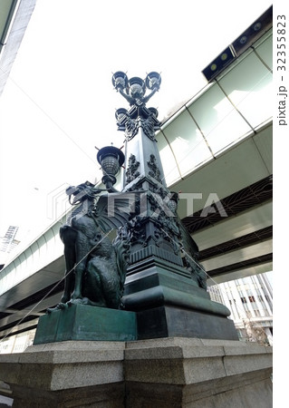 日本橋(麒麟像を含む装飾柱と首都高) 日本橋(麒麟像を含む装飾柱と首都高) 32355823