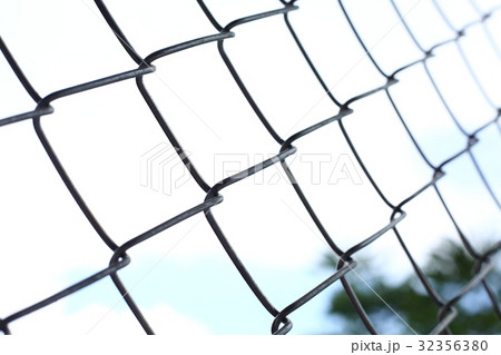 wire fences 32356380